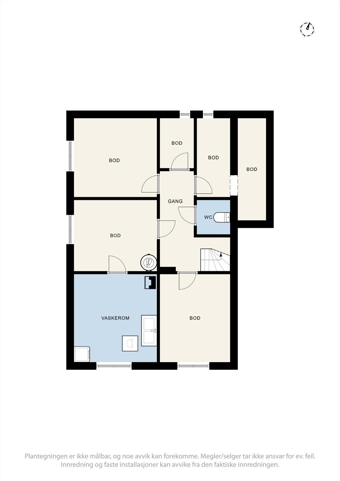 Kjelleretasjen. En kjelleretasje, som går over hele underetasjen. Stort potensiale for videre utvikling. Infrastruktur på plass for å etablere stor kjellerstue, bad, vaskerom og flere rom for lagringsplass/sportsbod o.l. Galleribilde