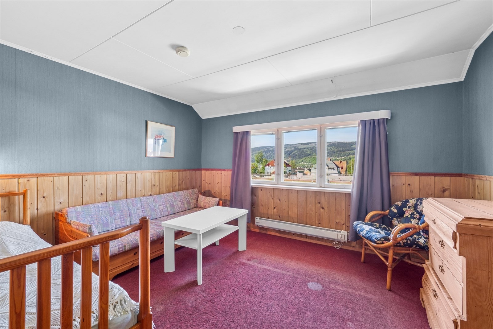 Alle soverommene er av god størrelse med plass til senger og tilhørende møbler. Galleribilde