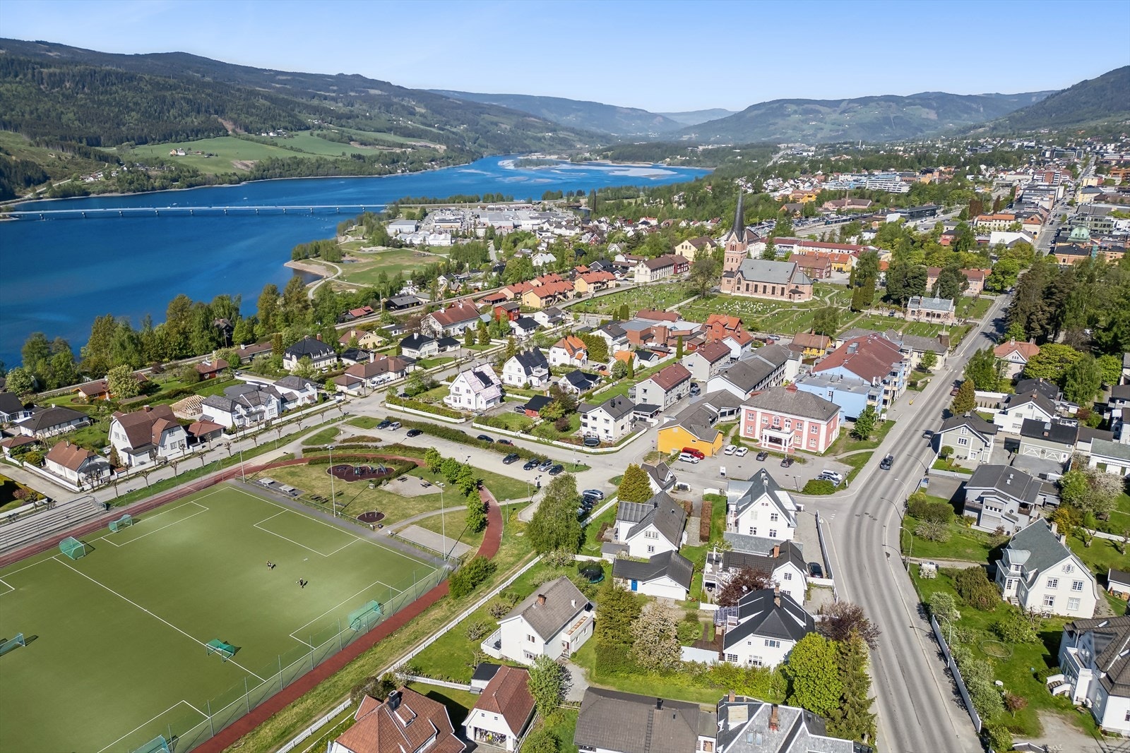 Området Suttestad er et rolig og barnevennlig område som består av eneboliger, leiligheter og rekkehus. Galleribilde