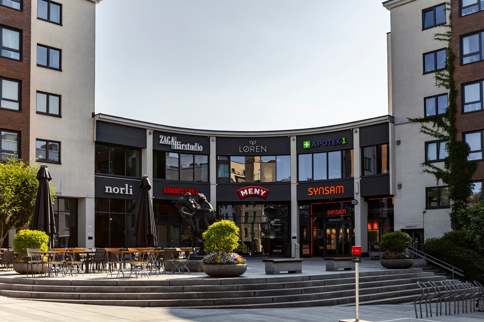 Løren Torg er et levende bydelssentrum med butikker, kaféer, restauranter og servicetilbud - perfekt for både hverdag og helg. Galleribilde