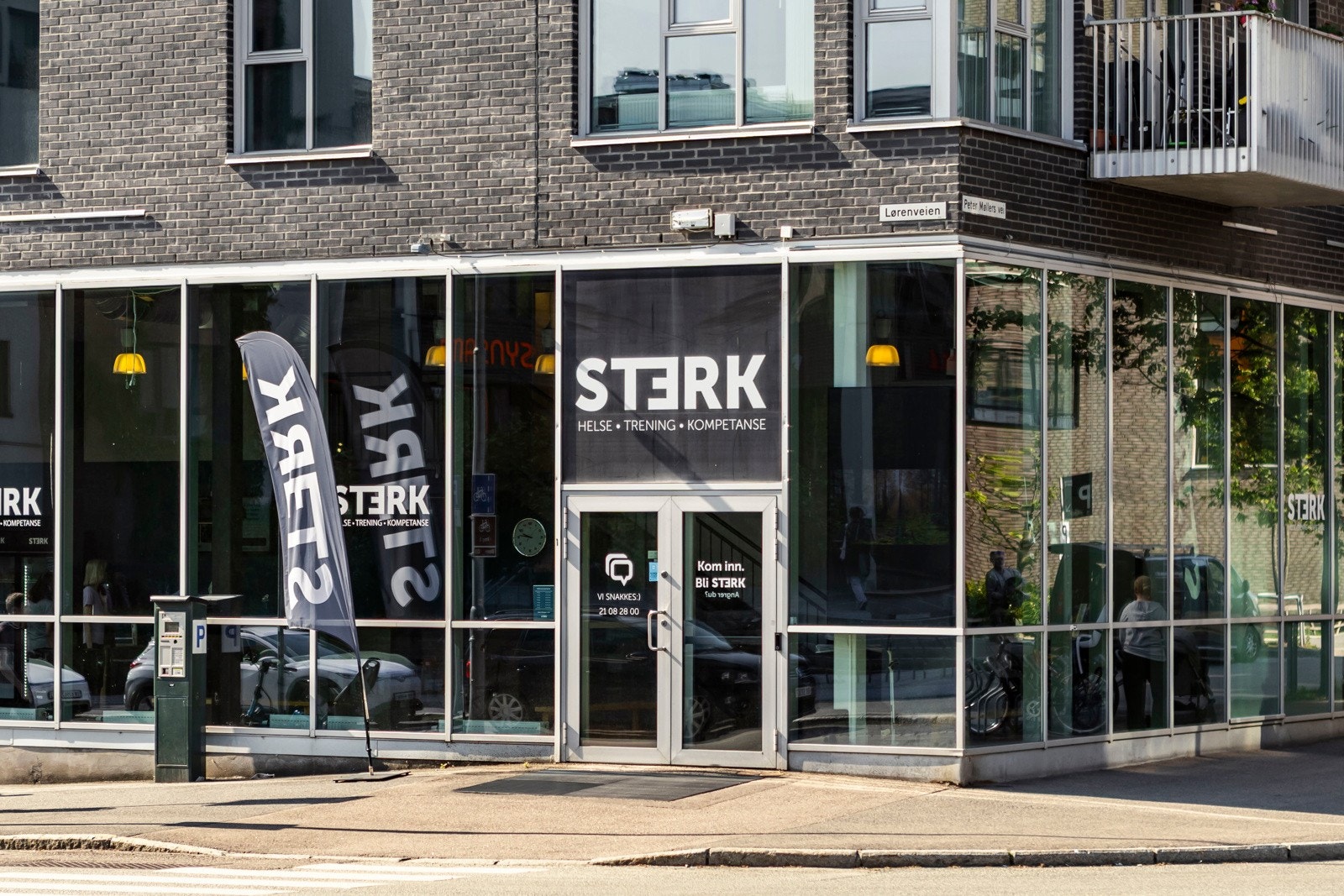Kort vei til et moderne og godt utstyrt treningssenter med et bredt tilbud av gruppetimer og styrketrening. Galleribilde