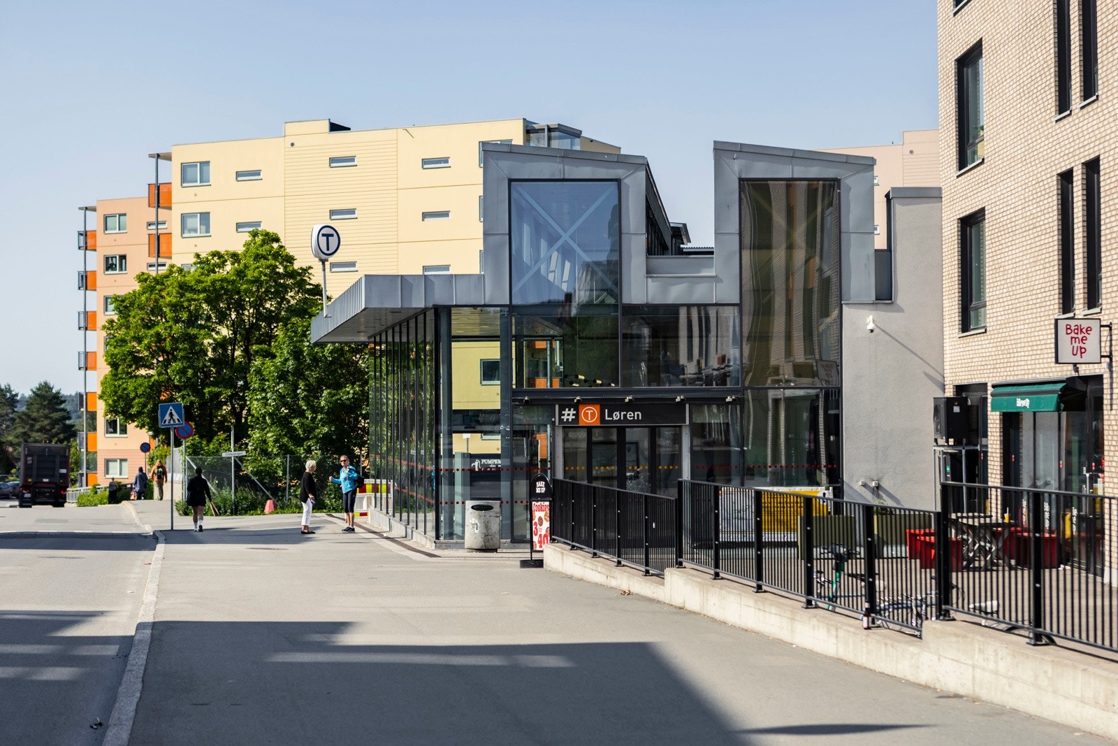 Godt utviklet kollektivtilbud med buss og Tbanestasjon, kun 1 minutt fra leiligheten. Galleribilde