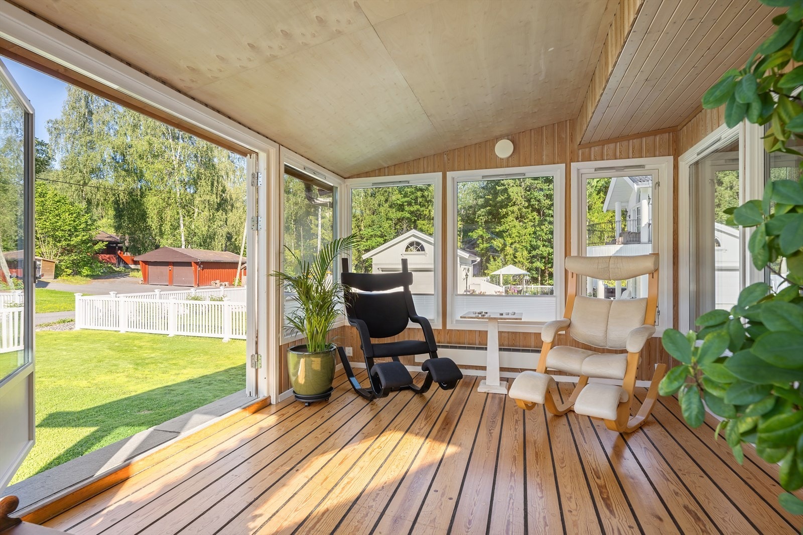 Vinterhagen byr på gode muligheter for rolige stunder med utsikt mot hagen. Galleribilde