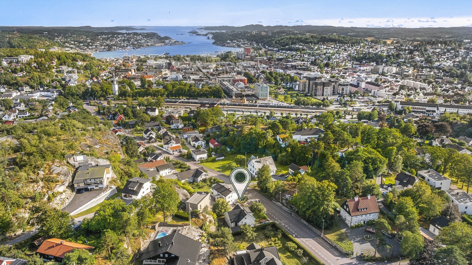 Her bor du med alt du trenger rett utenfor døren, fra hyggelige kafeer og butikker til kulturtilbud og transportforbindelser. Galleribilde