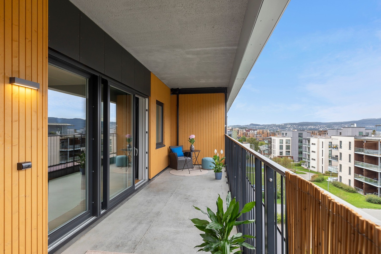 Nydelig leilighet med fantastisk beliggenhet på Lade. Usjenert uteplass. Galleribilde