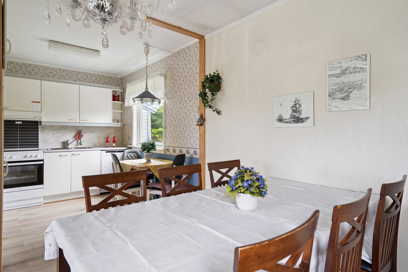 Boligen går over 2 plan, og har en god og funksjonell planløsning. Galleribilde