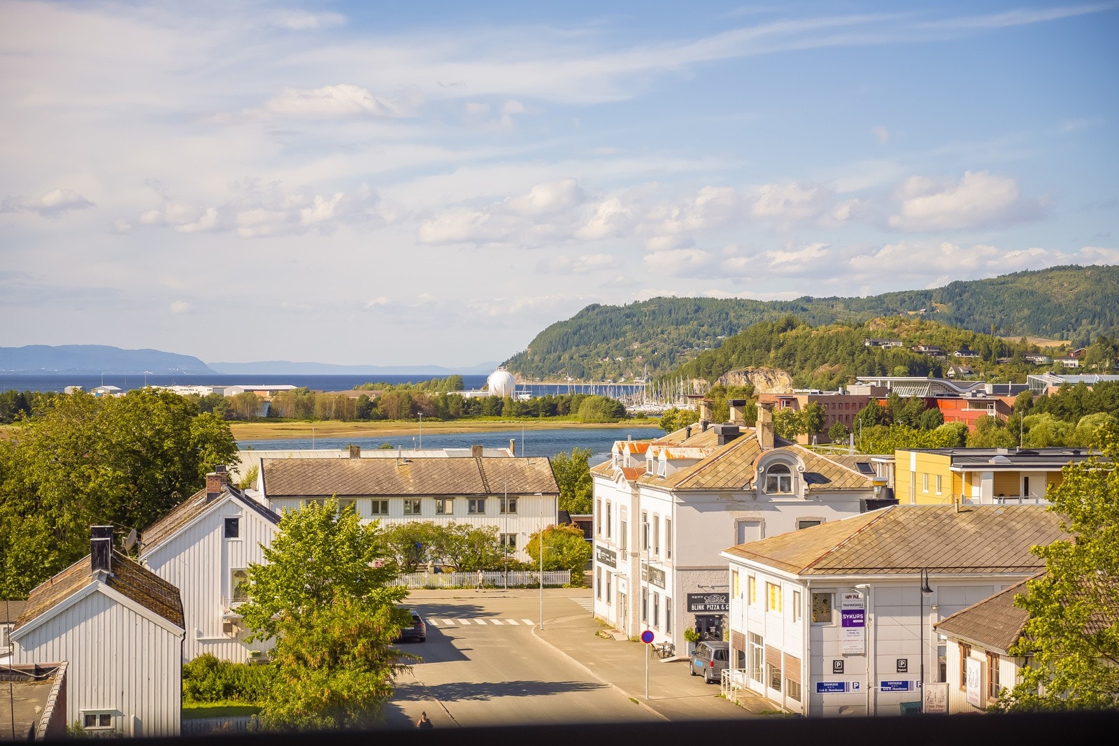Flott utsikt mot fjorden Galleribilde