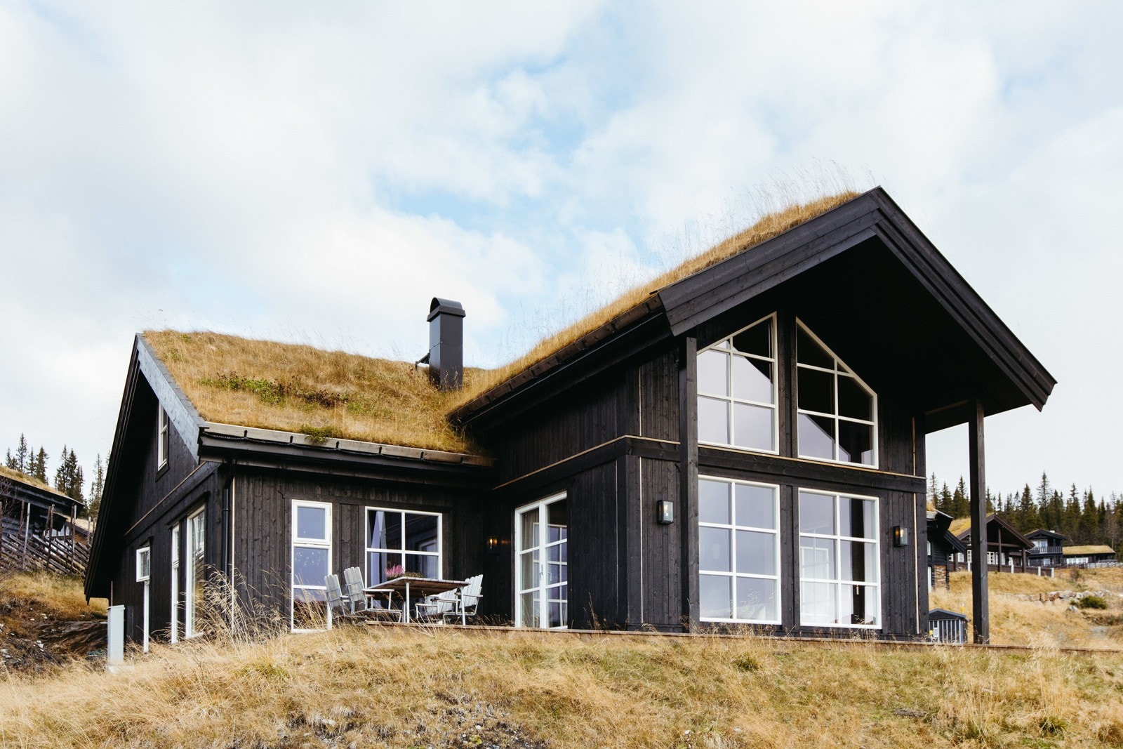 Hit kan du reise, sette deg på terrassen og bare nyte sol og utsikt. Og er du ute etter aktiviteter finnes disse rett i nærheten Galleribilde