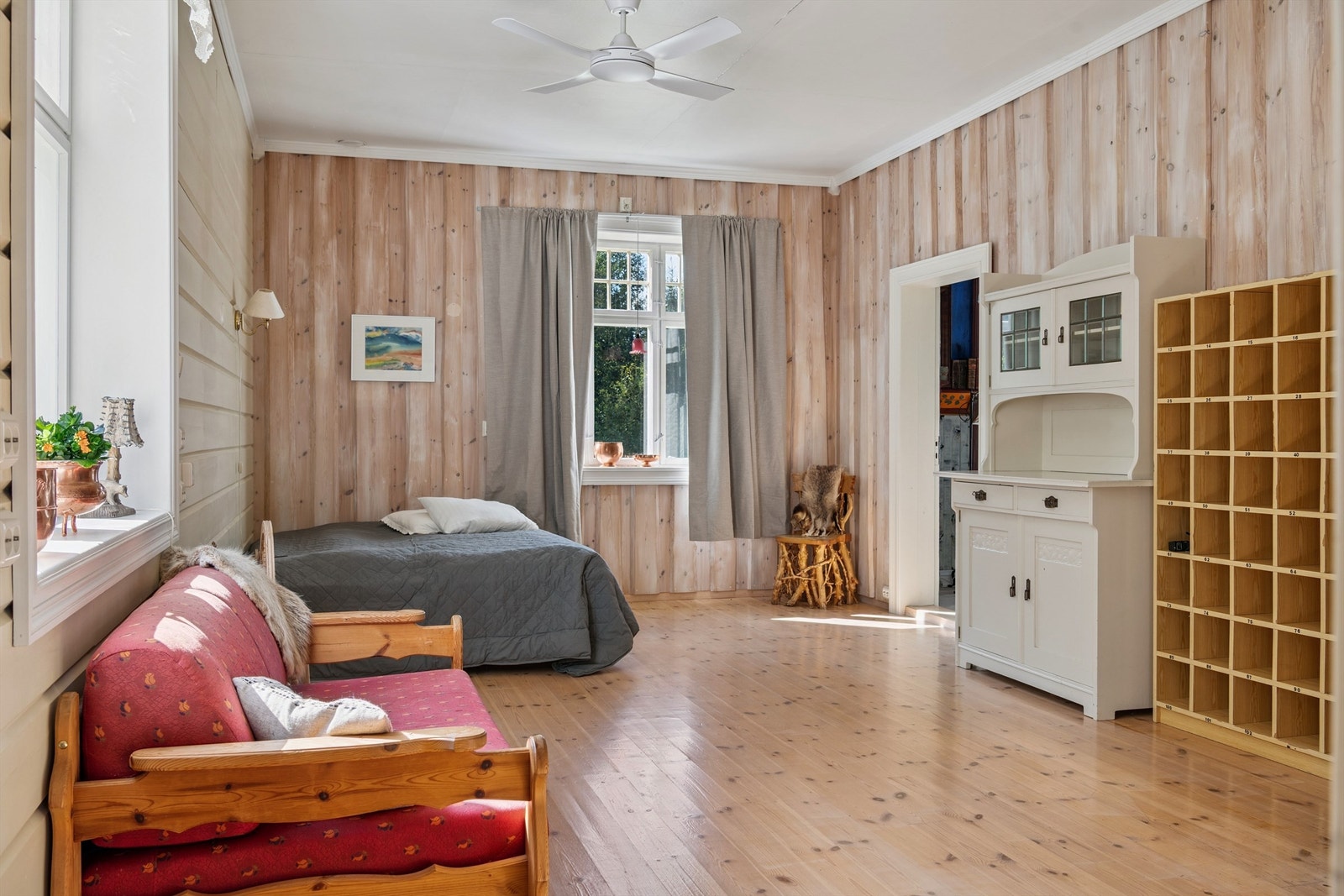 Soverom/kontor i 1. etasje Galleribilde