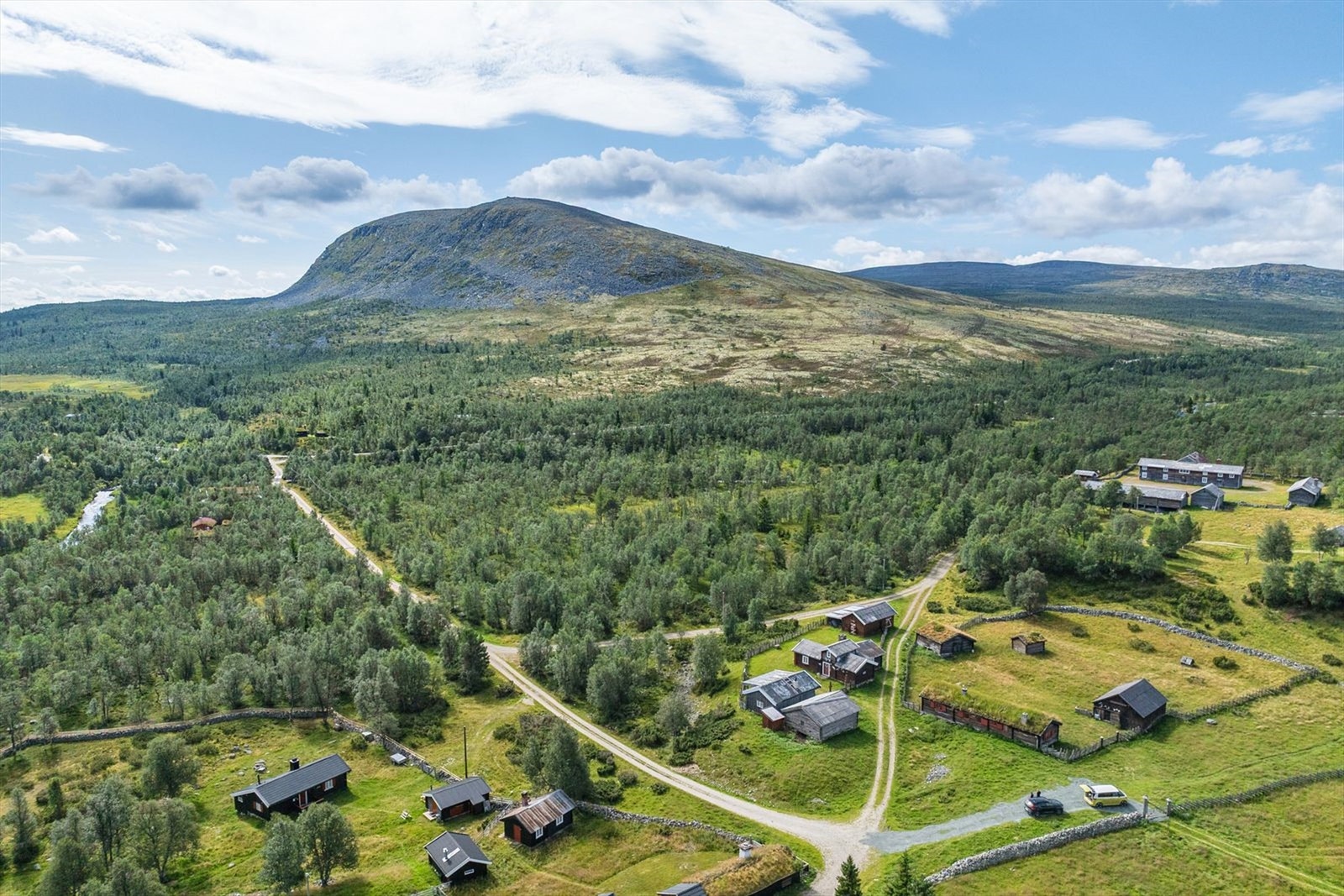Seter på Storfjellsetra. Seterteigen er på totalt 8,1 daa festet grunn hvor Statskog er grunneier. Galleribilde