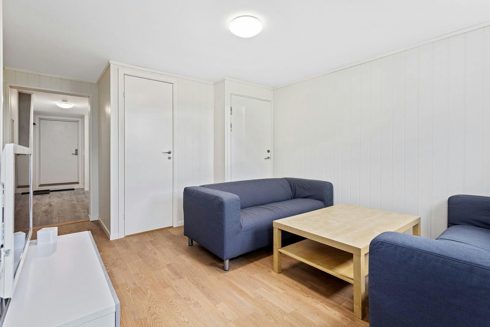 Internett er inkludert i husleien, samt strøm stipulert inntil kr.1500,- per mnd Galleribilde