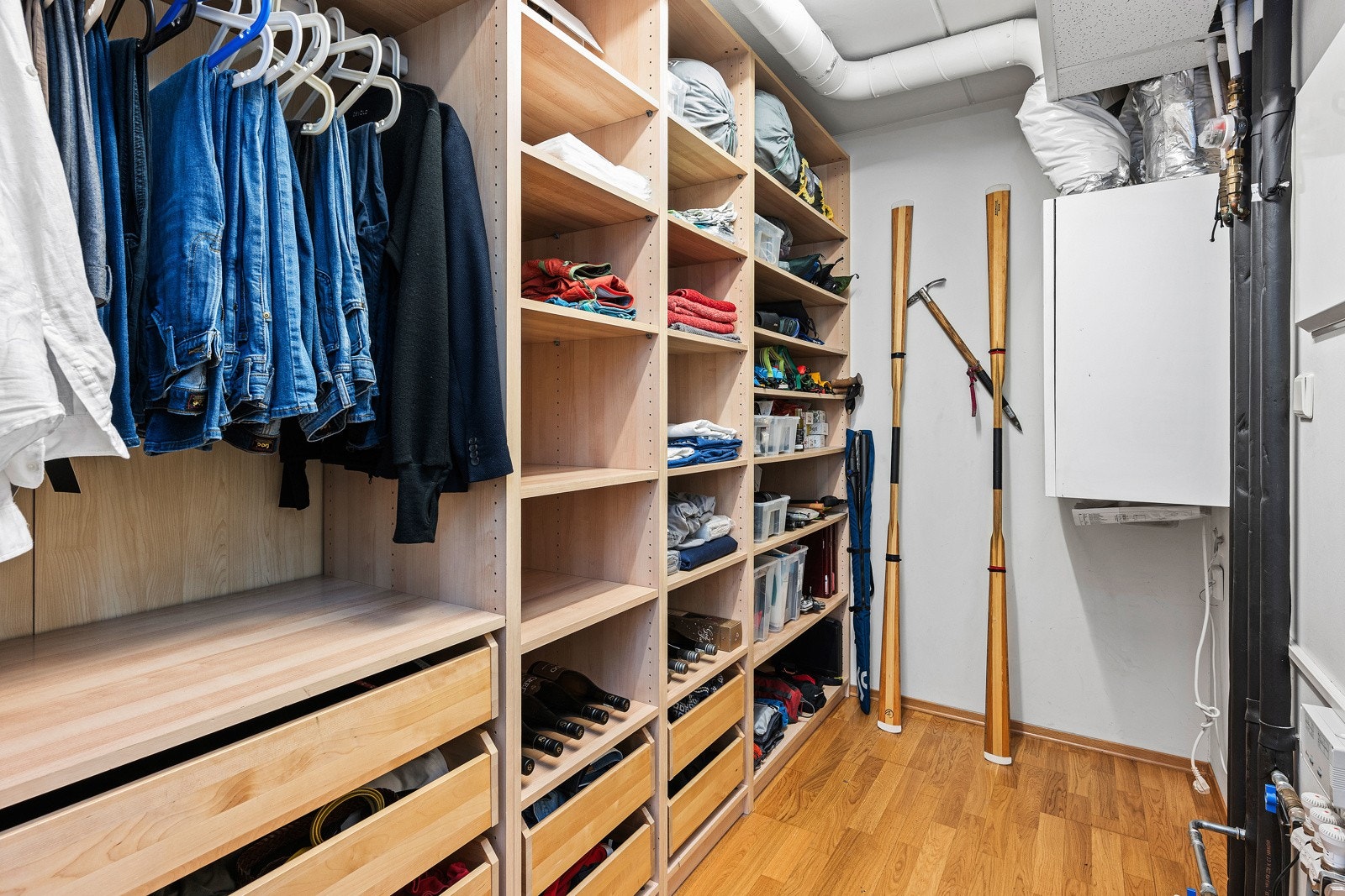 Walk-in closet Galleribilde