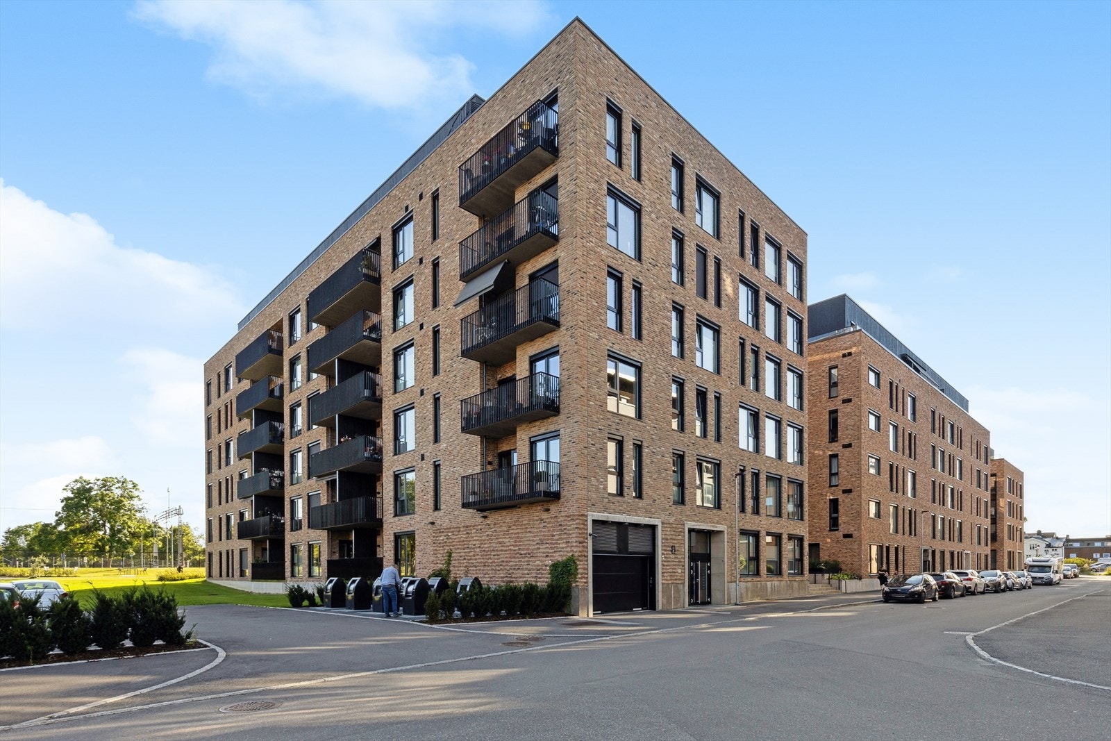 Det medfølger garasjeplass i felles garasjeanlegg under blokken. Galleribilde