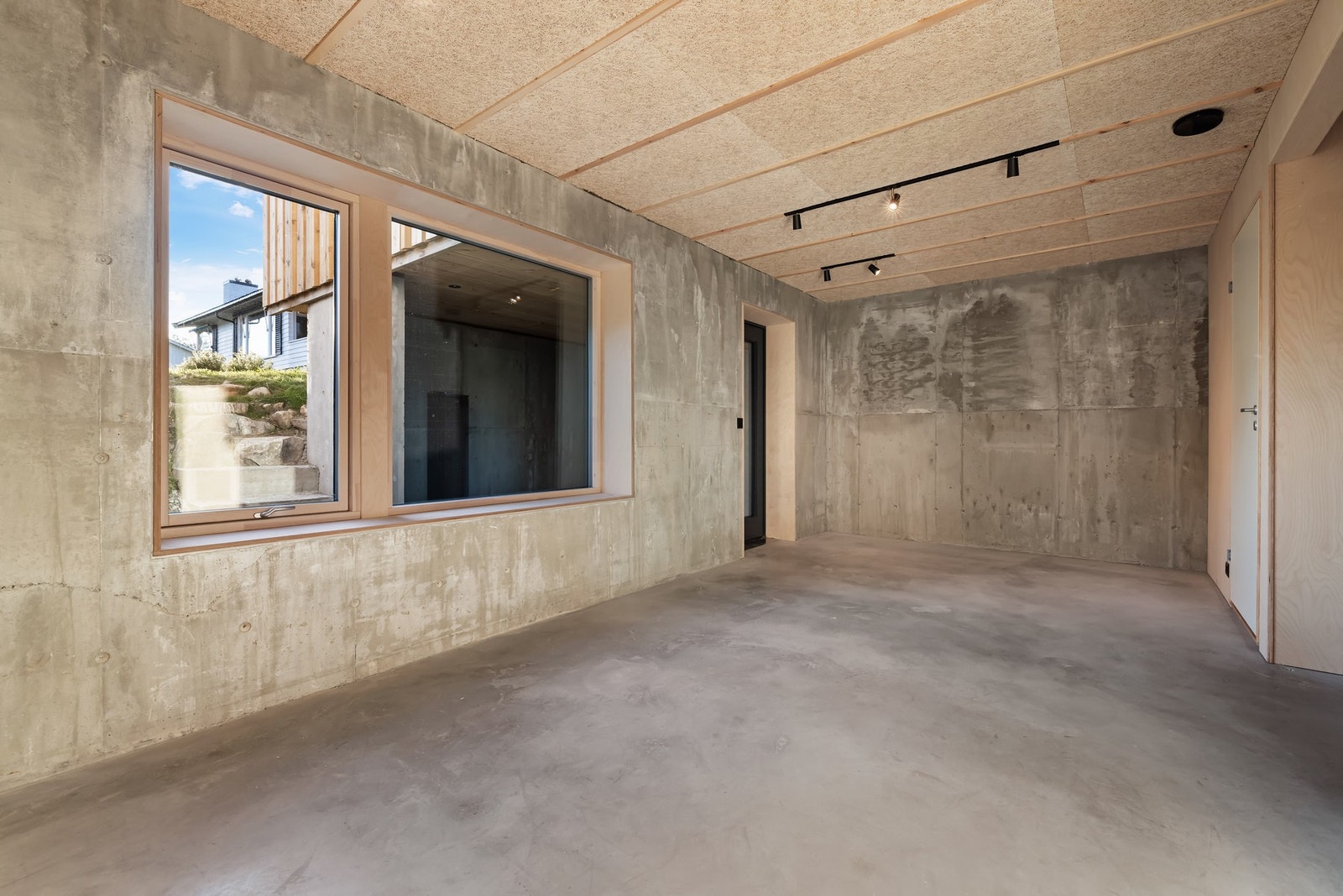 Kjellerstue eller evt. utleiedel med egen inngang Galleribilde