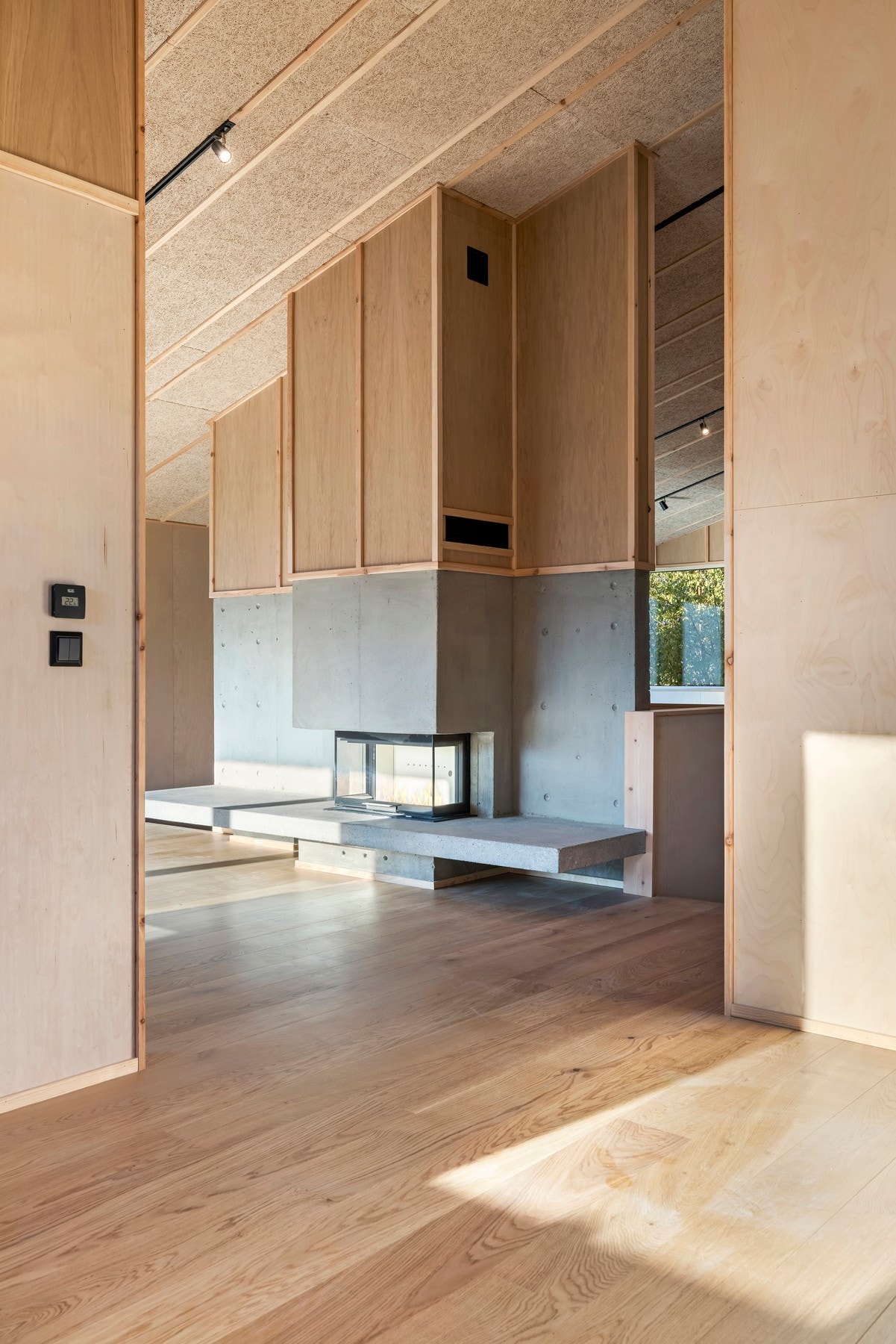 Boligen har flotte materialvalg med enstavs parkett på alle gulv i 2. etasje Galleribilde