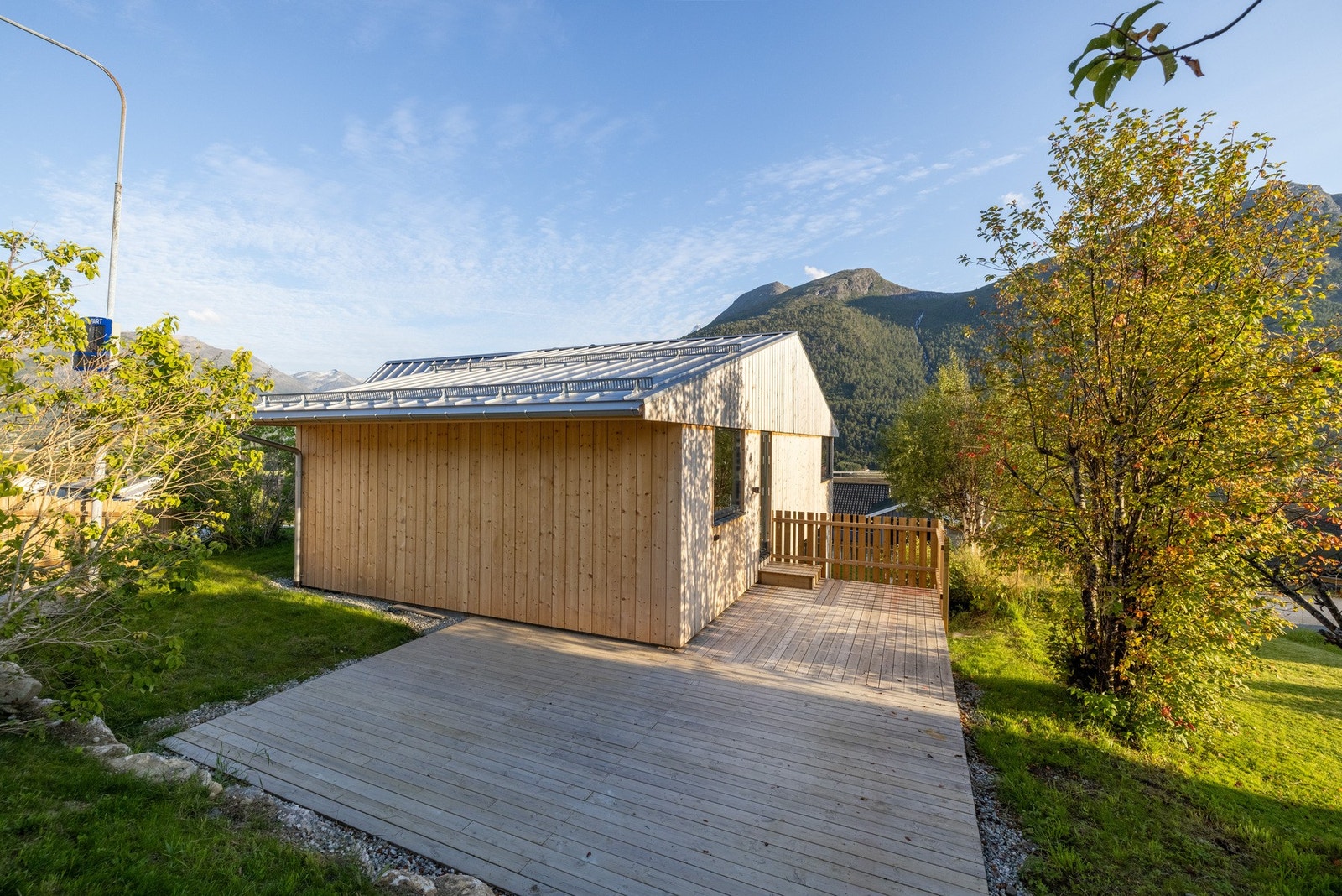 Terrasse på baksiden av huset Galleribilde