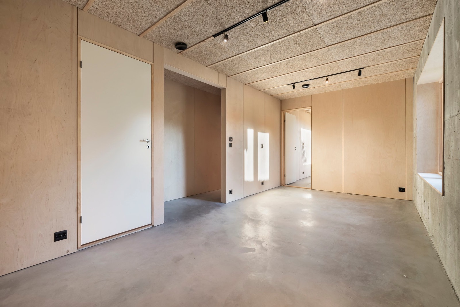 Kjellerstue. Om man ønsker å leie ut i underetasje kan dette rommet være stue og kjøkken i utleiedel Galleribilde