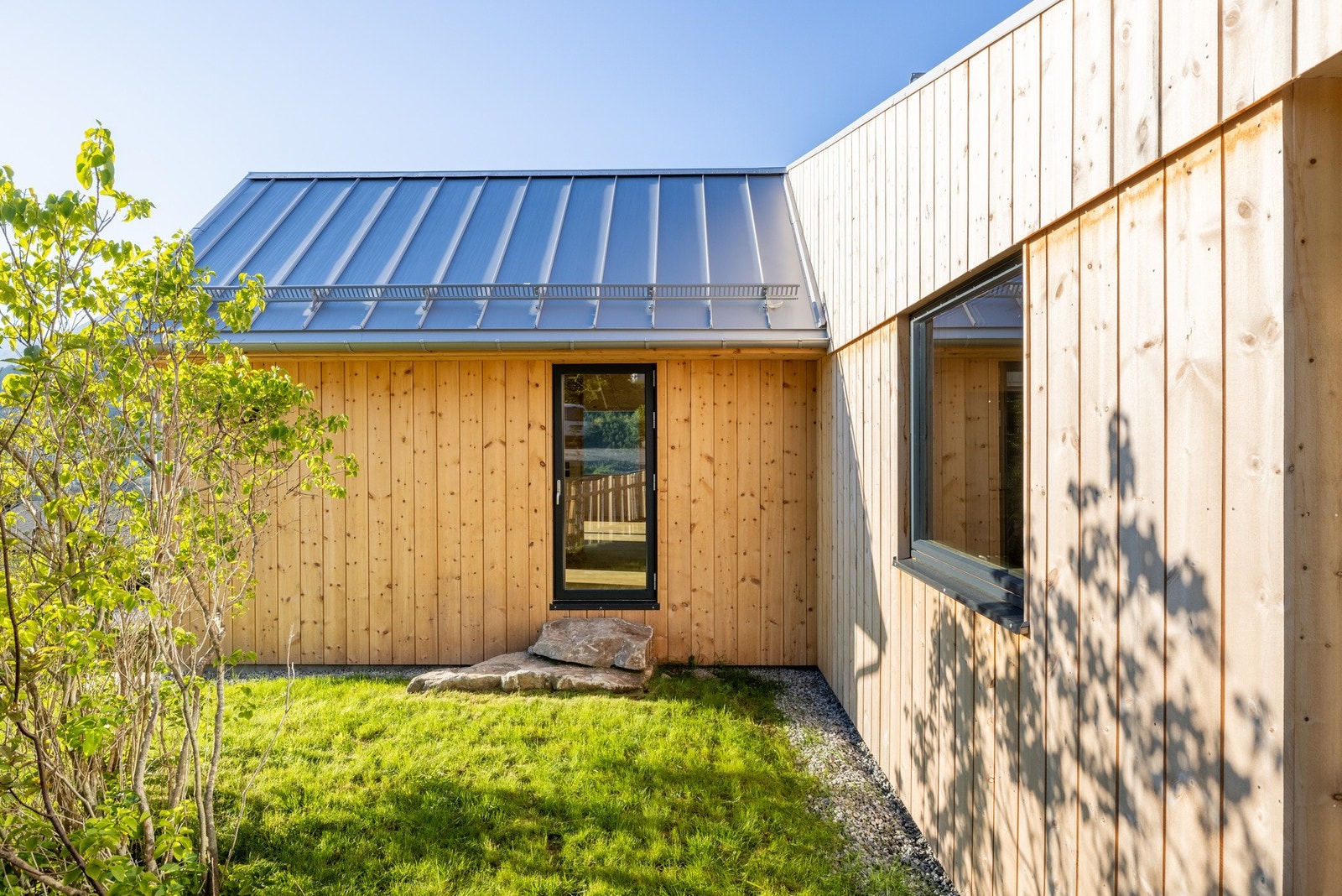 Balkongdør ut i hagen fra stue 2 Galleribilde