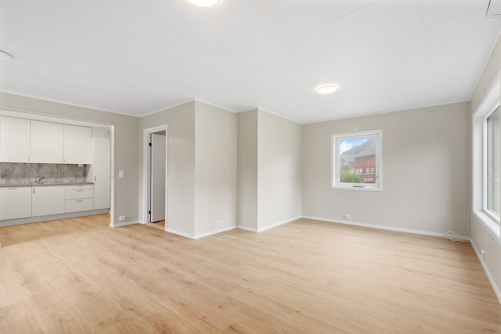 Delvis åpen stue/kjøkken løsning. Galleribilde