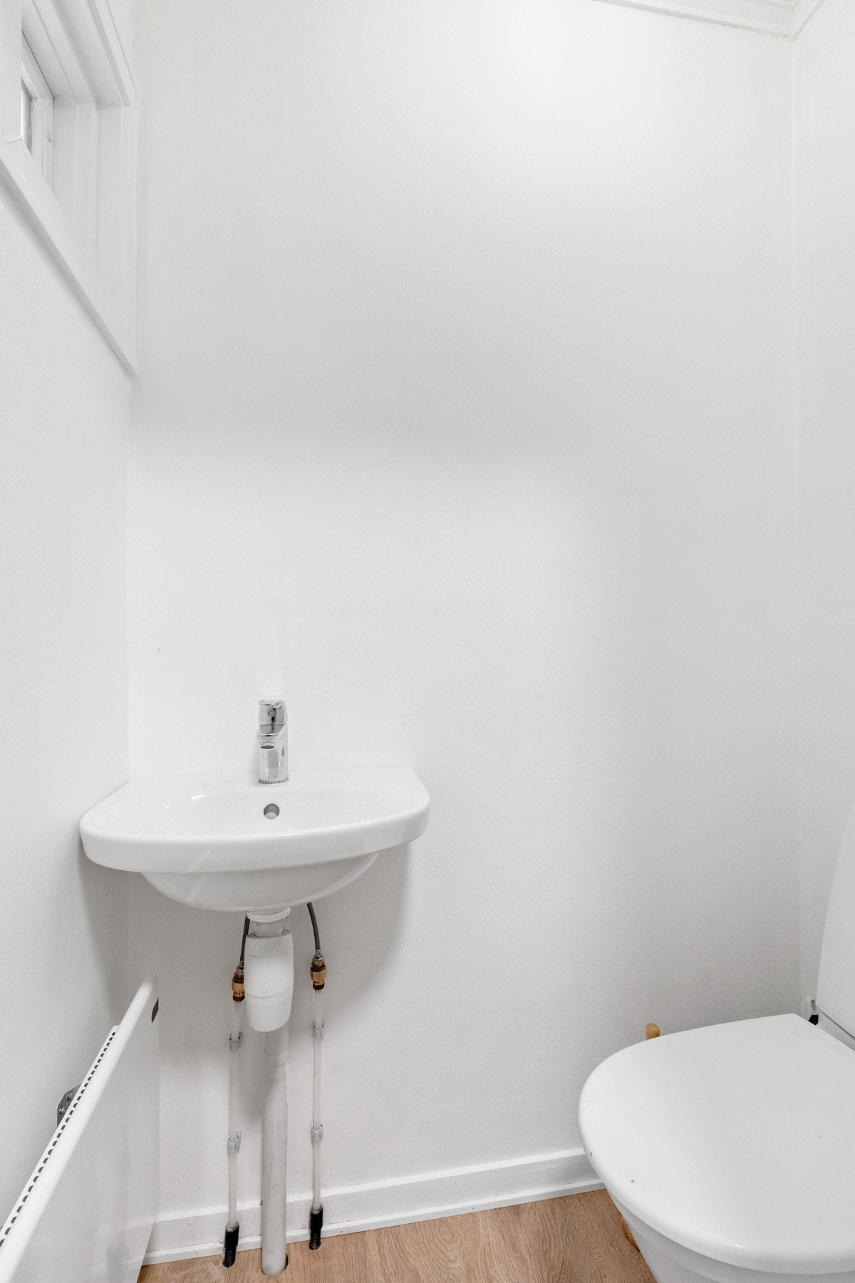 Praktisk toalettrom i 1 etasje. Galleribilde