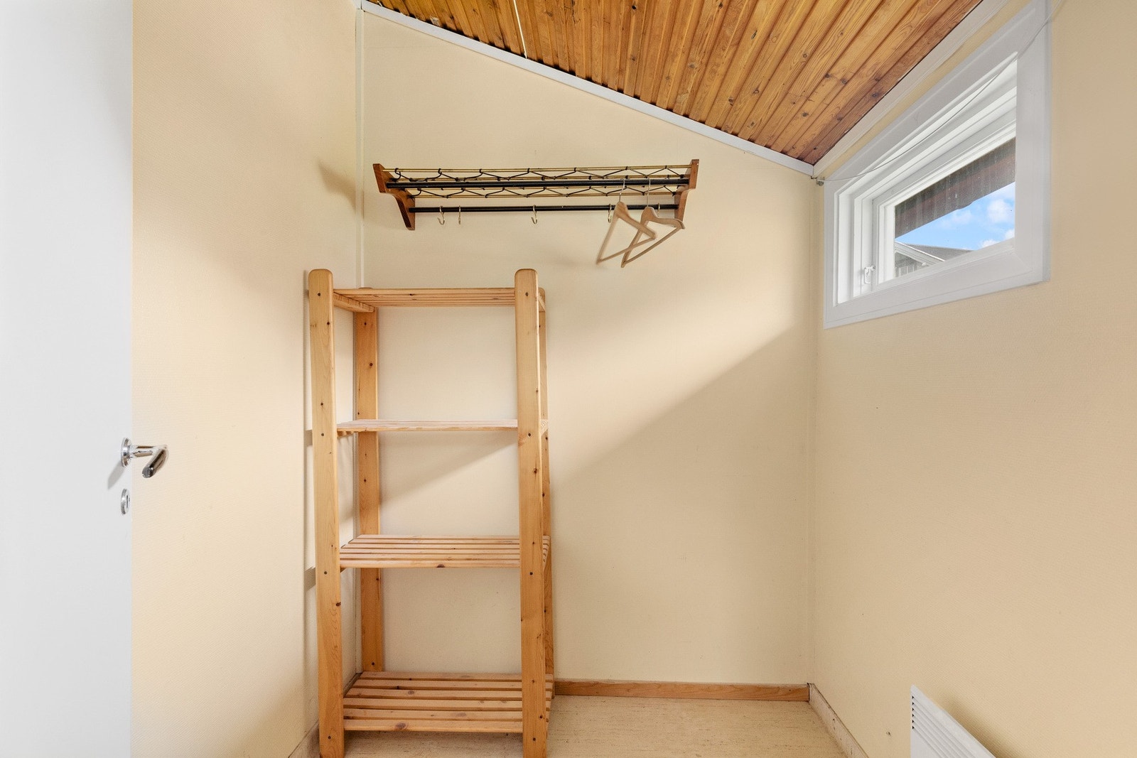 Praktisk bod, med rom for mye oppbevaring og lagring. Galleribilde