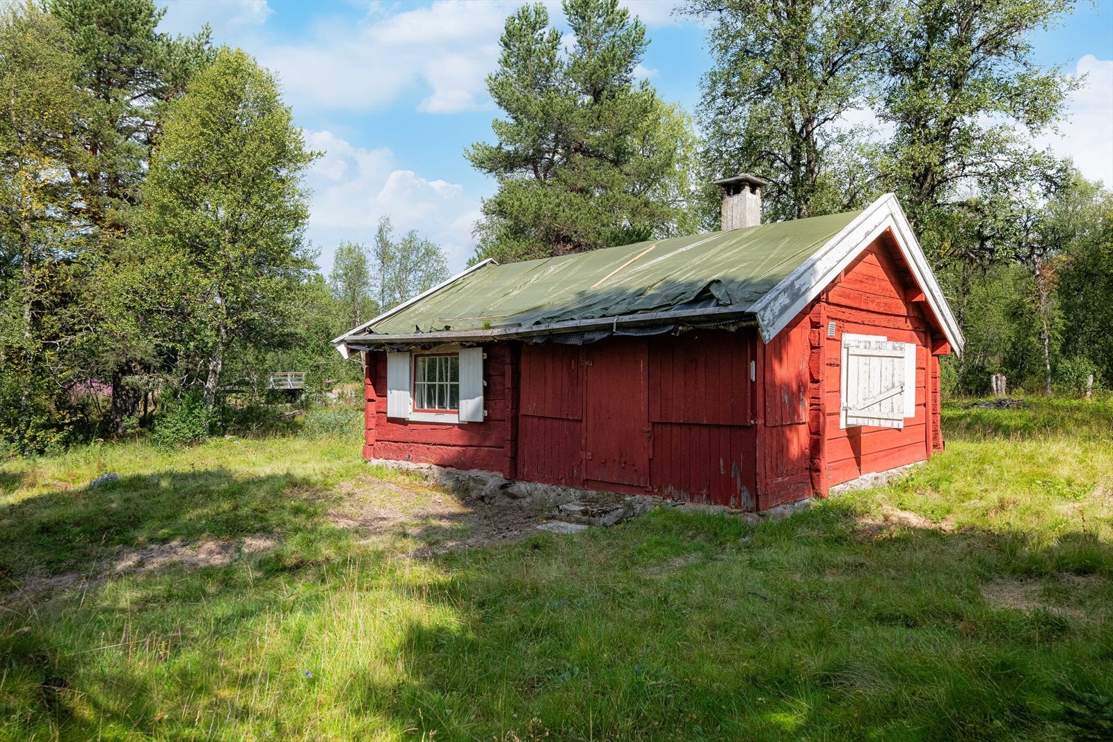 Ikke innlagt strøm, vann eller avløp, men dette finnes i nærområdet. Galleribilde