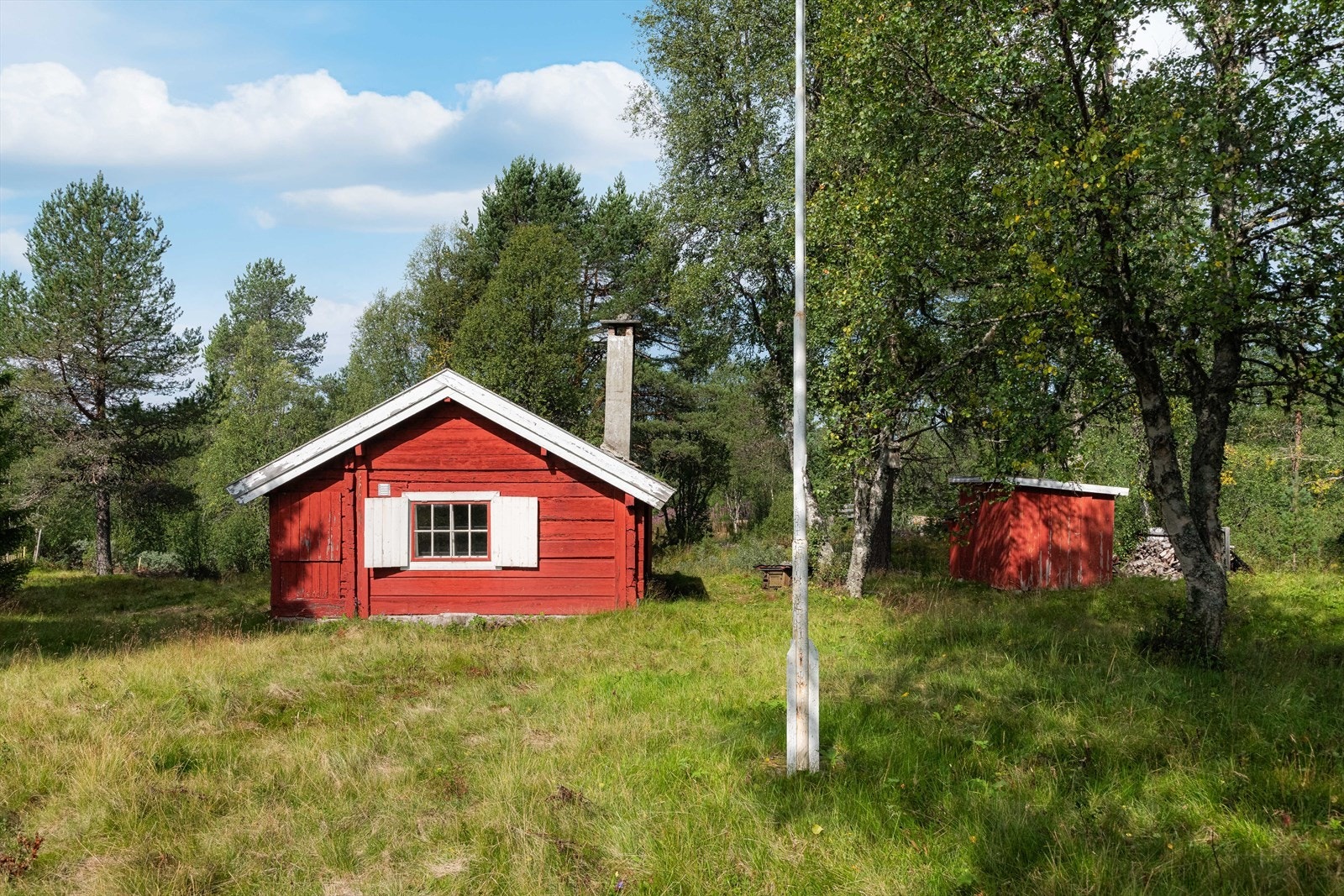 Hytte med usjenert og solrik beliggenhet. Umiddelbar nærhet til langrennsløyper, alpinanlegg og flotte turområder. Galleribilde