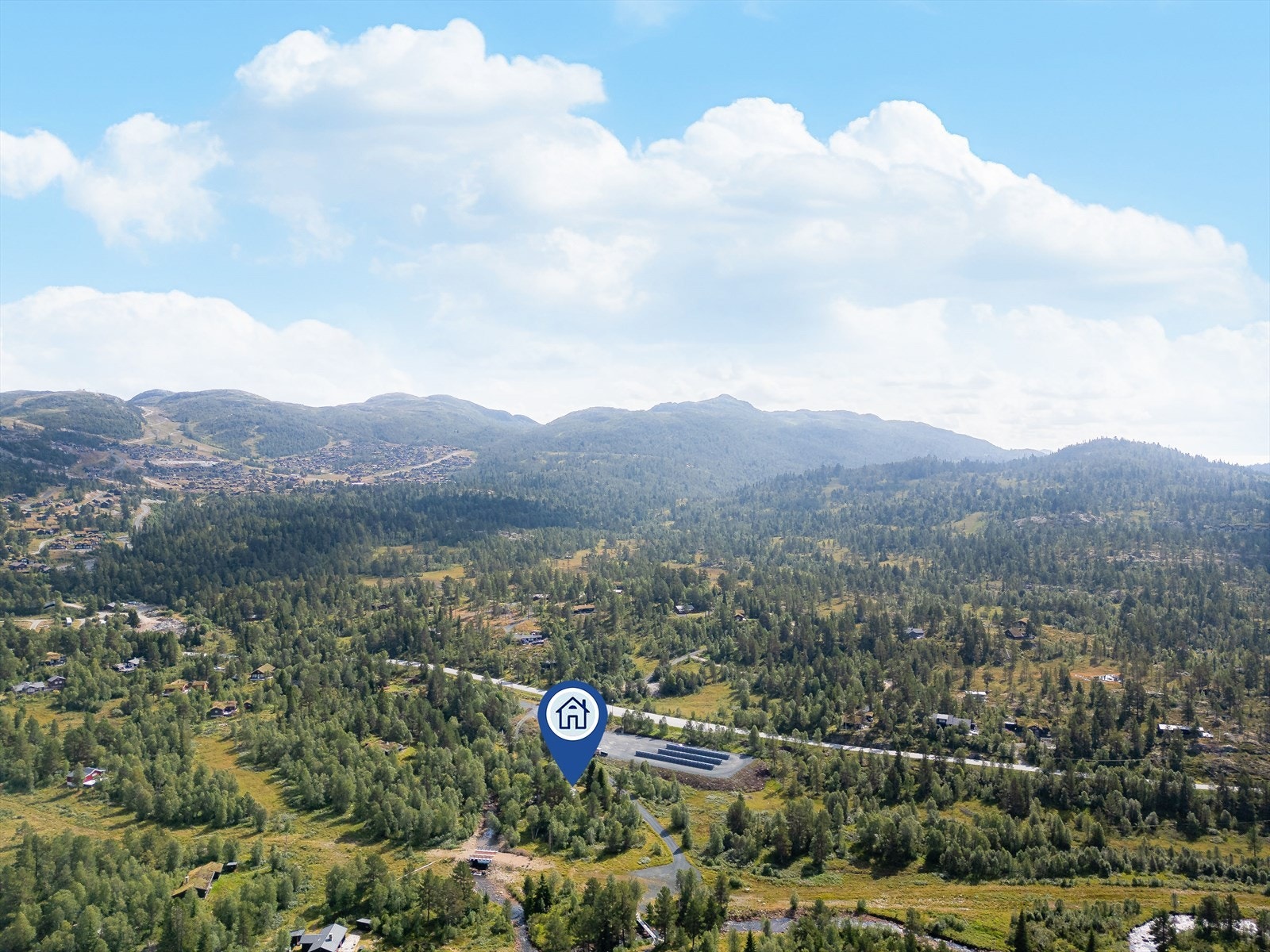 Rauland Skisenter er familievennlig og består av tre vintersportssteder - Vierli, Tiur og Holtardalen, som til sammen kan skilte med mange heiser og nedfarter. Galleribilde