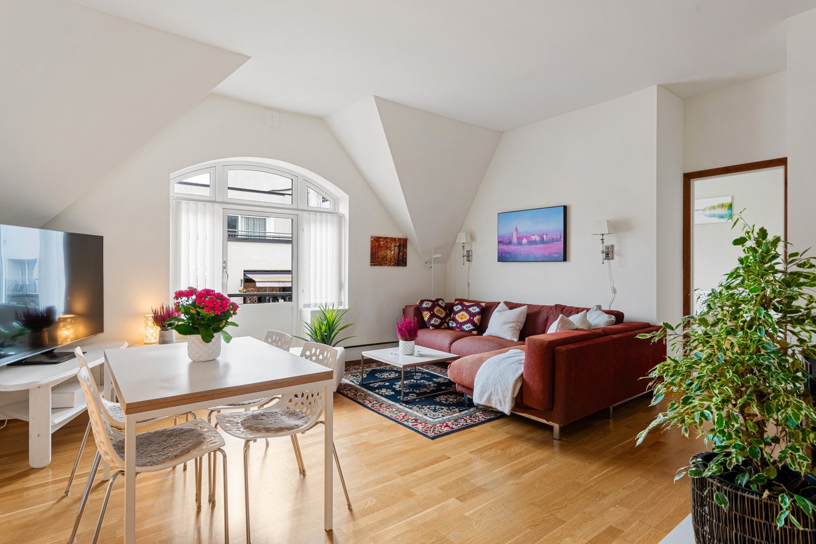 Stor selveierleilighet i toppetashe m/ god standard og 3 soverom Galleribilde