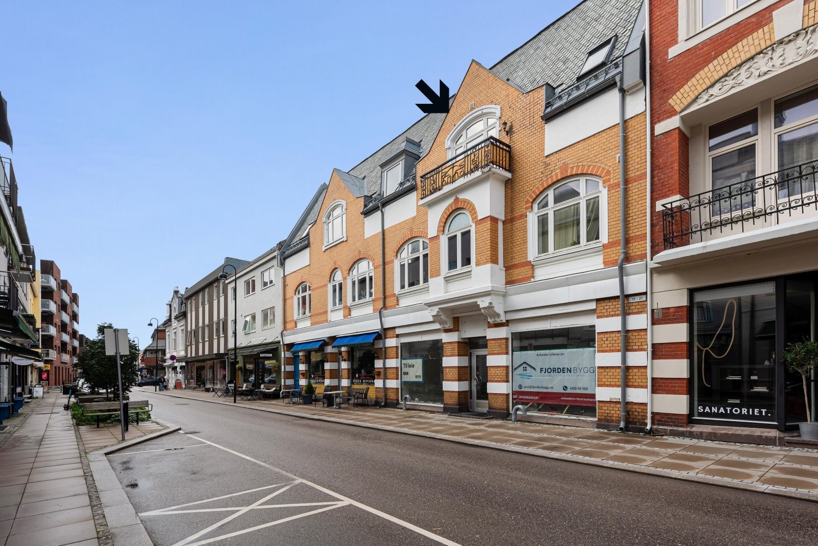 Utgang fra stue til en hyggelig liten balkong mot syd. Galleribilde