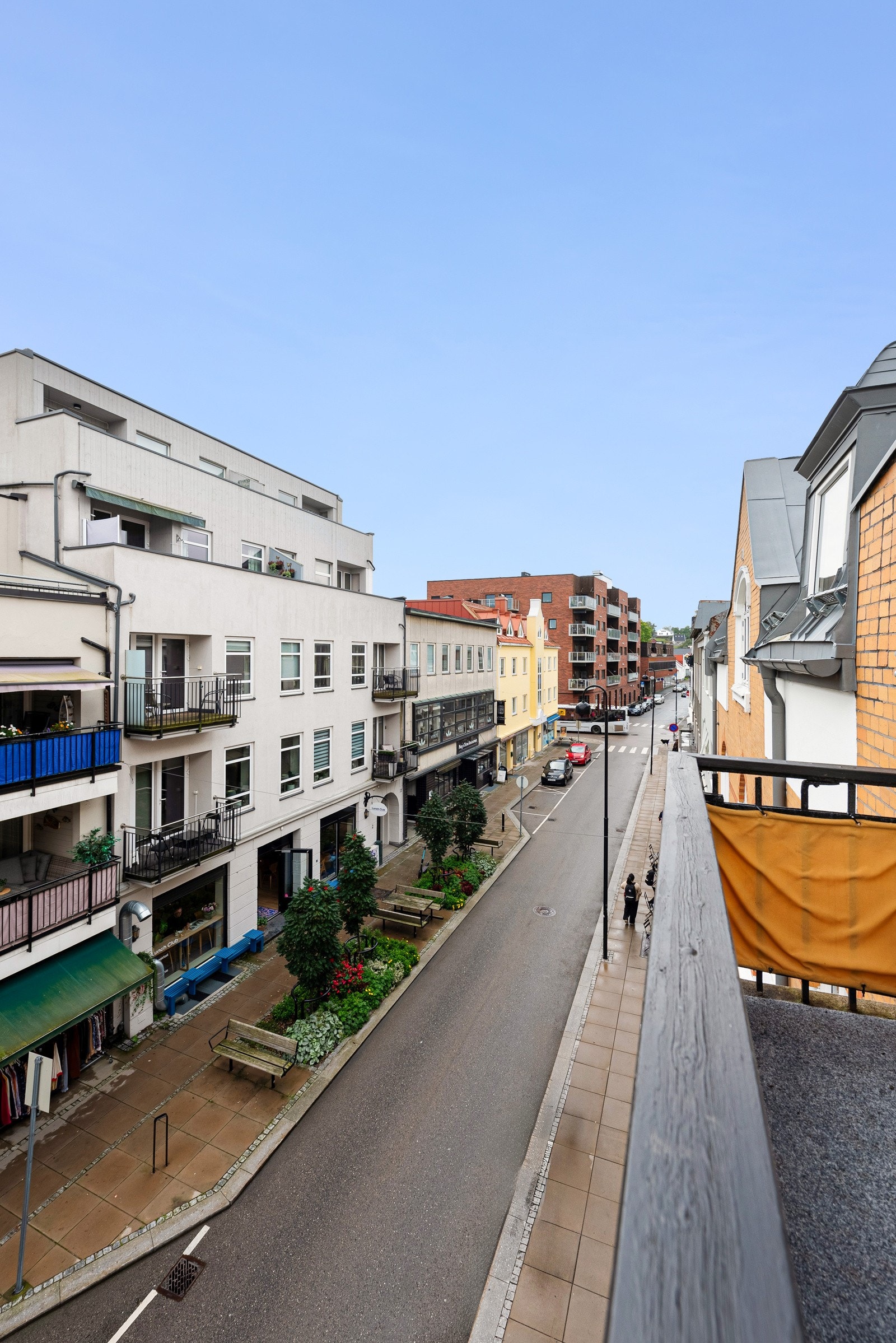 Meget solrik balkong med fin utsikt til Kongens gate! Galleribilde