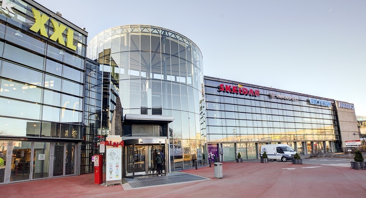 Alna senter ligger i nærområdet og har et stort utvalg av butikker samt spisesteder Galleribilde