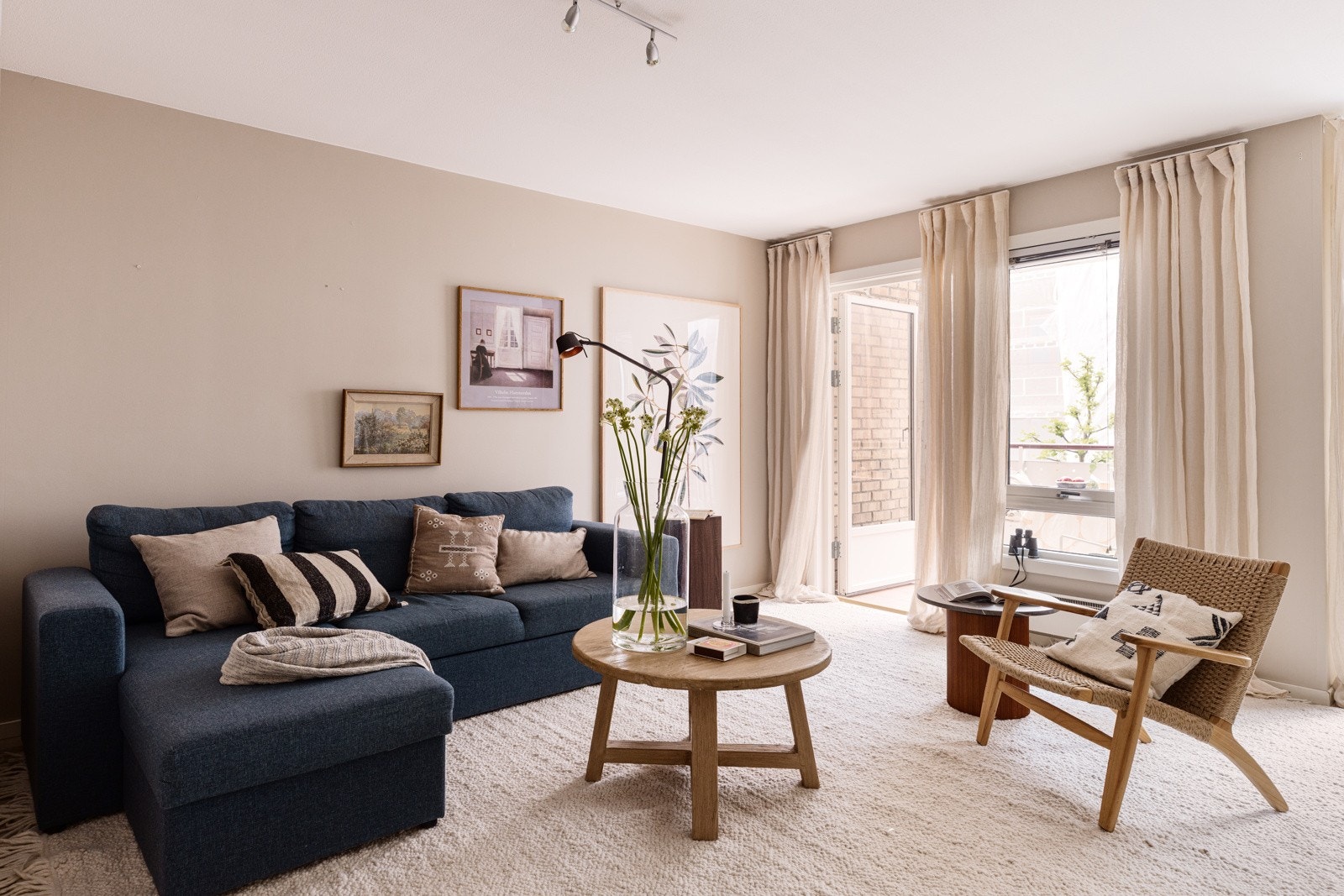 Stuen oppleves meget romslig. Galleribilde