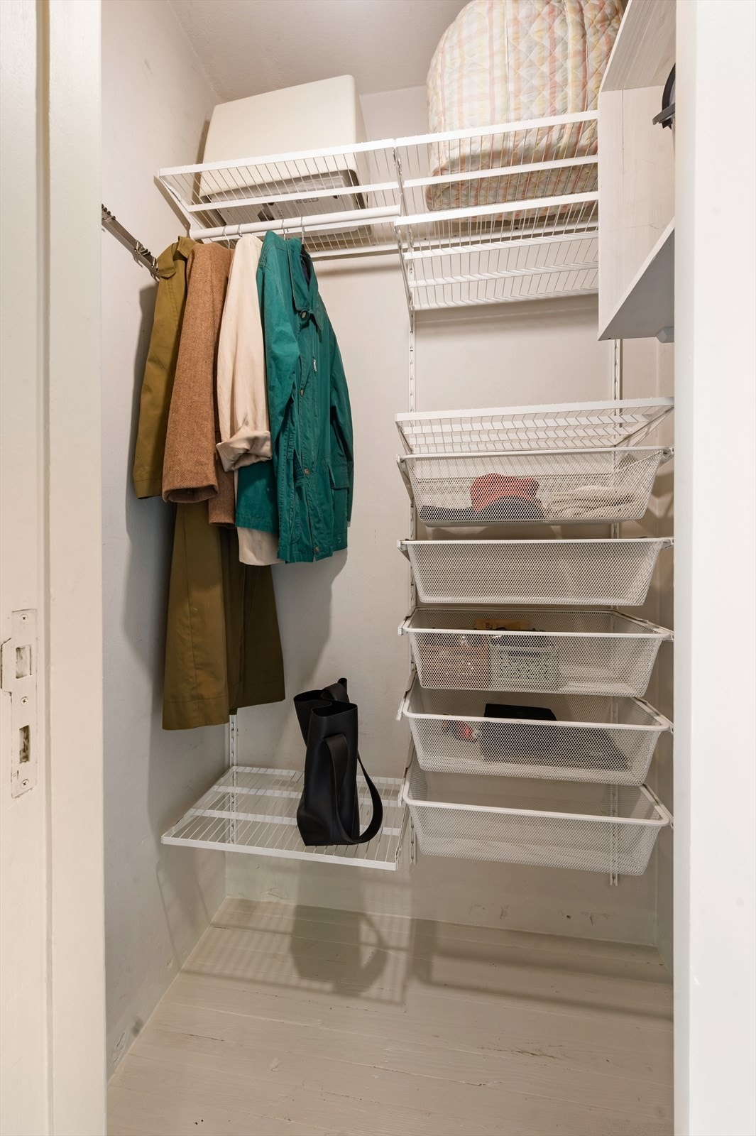 Ved entréen er det også en romslig, innvendig bod med god plass til oppbevaring. Galleribilde