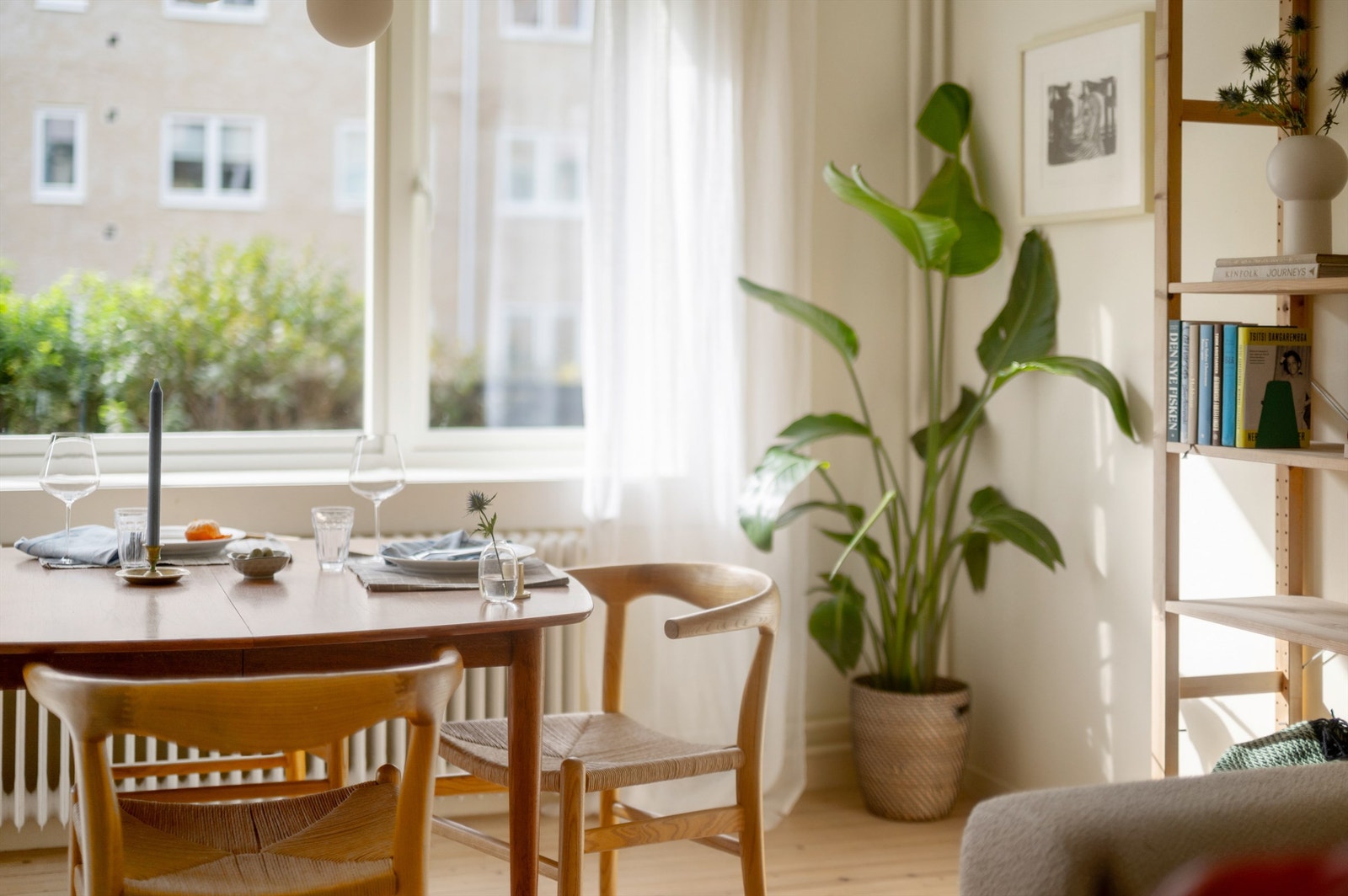 Det er også en naturlig plass for å innrede med et spisebord der venner og familie kan inviteres på middager. Galleribilde