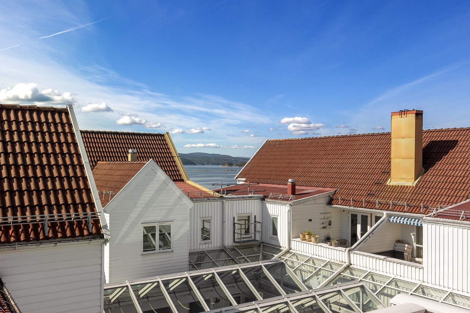 Utsikt fra takterrasse mot vest. Galleribilde