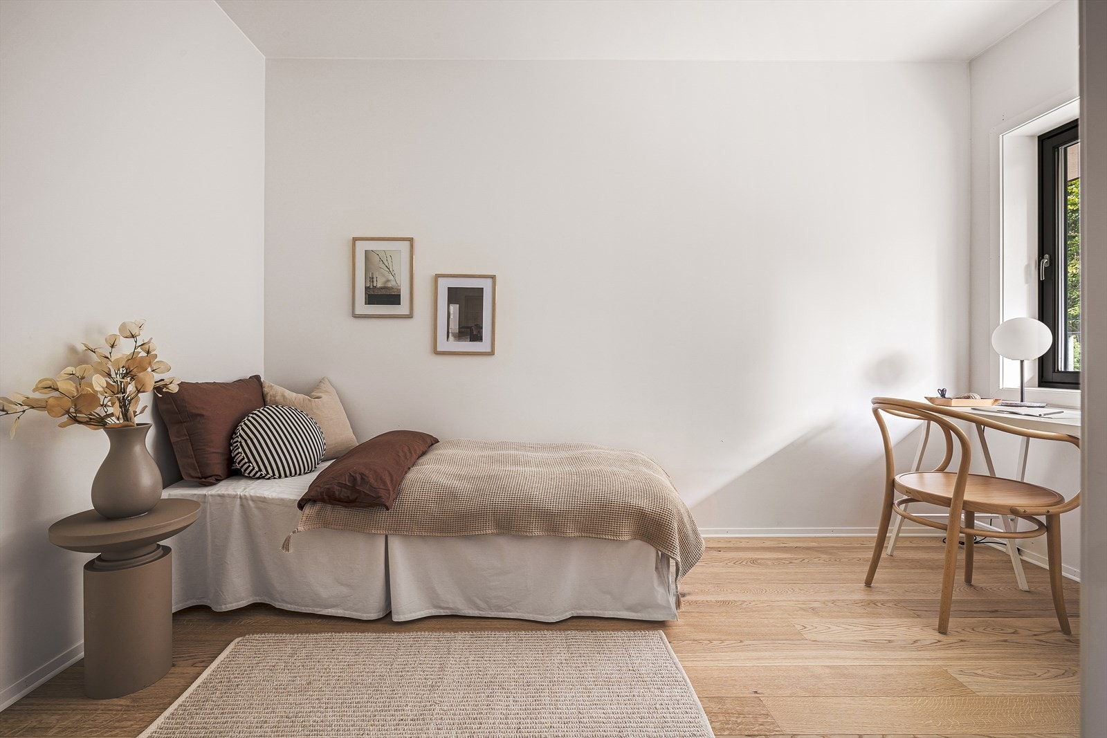 Det andre soverommet passer godt som barnerom, gjesterom og/eller kontor - alt etter behov! Galleribilde