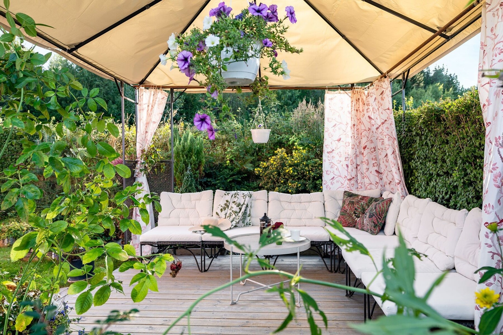 Kolonihagen er utviklet som et gjennomført og harmonisk segment, med fokus på uteområder med muligheten til å dyrke vekster i fredelige omgivelser. Galleribilde