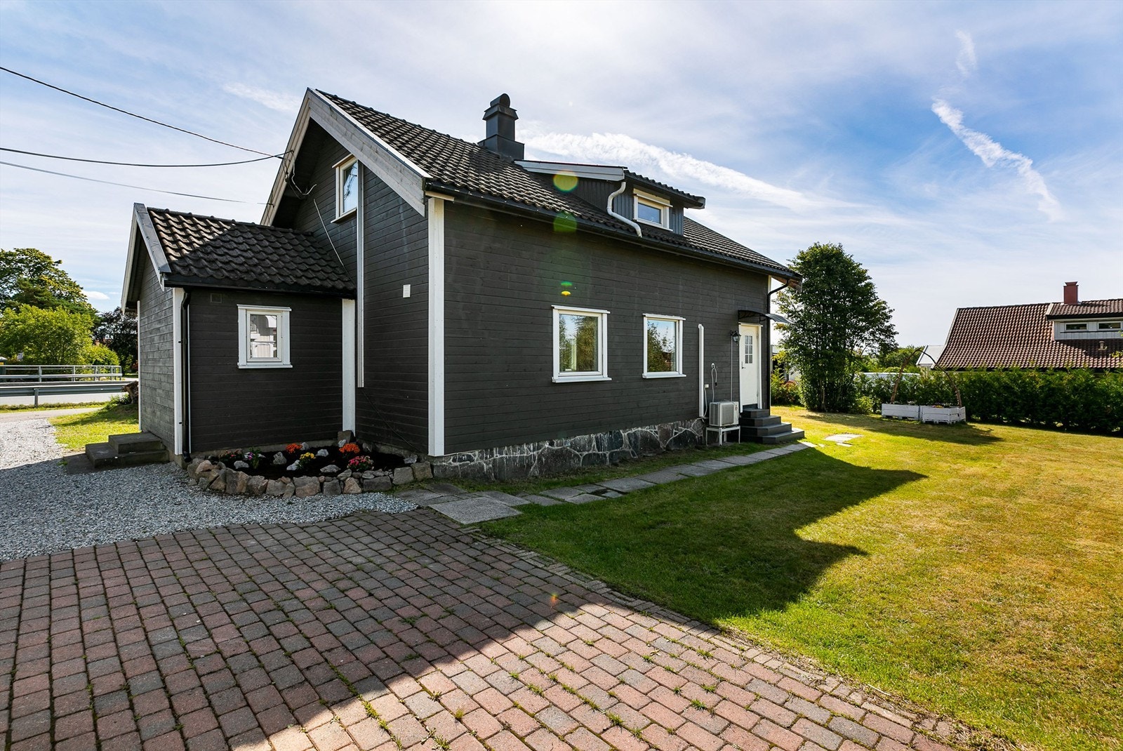 Boligens grunnmur av granitt vitner om dens langt over 100 år lange historie. Galleribilde
