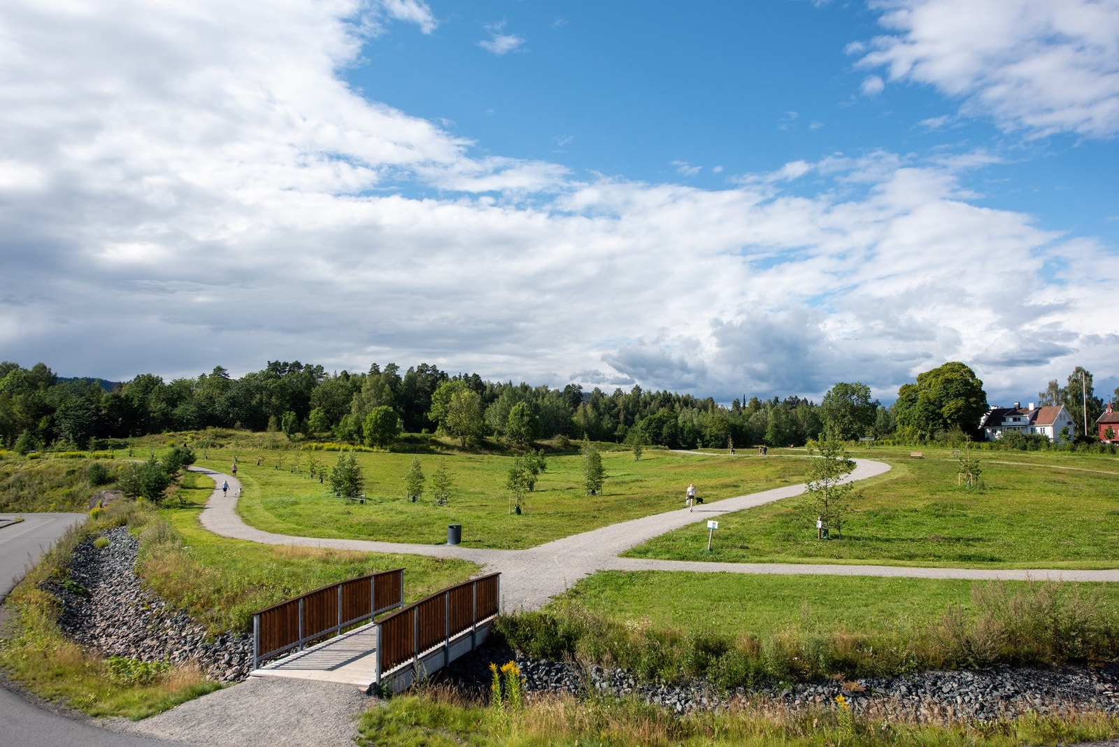 Fine tur- og grøntområder i nærheten - f.eks. i Gjønnesparken Galleribilde