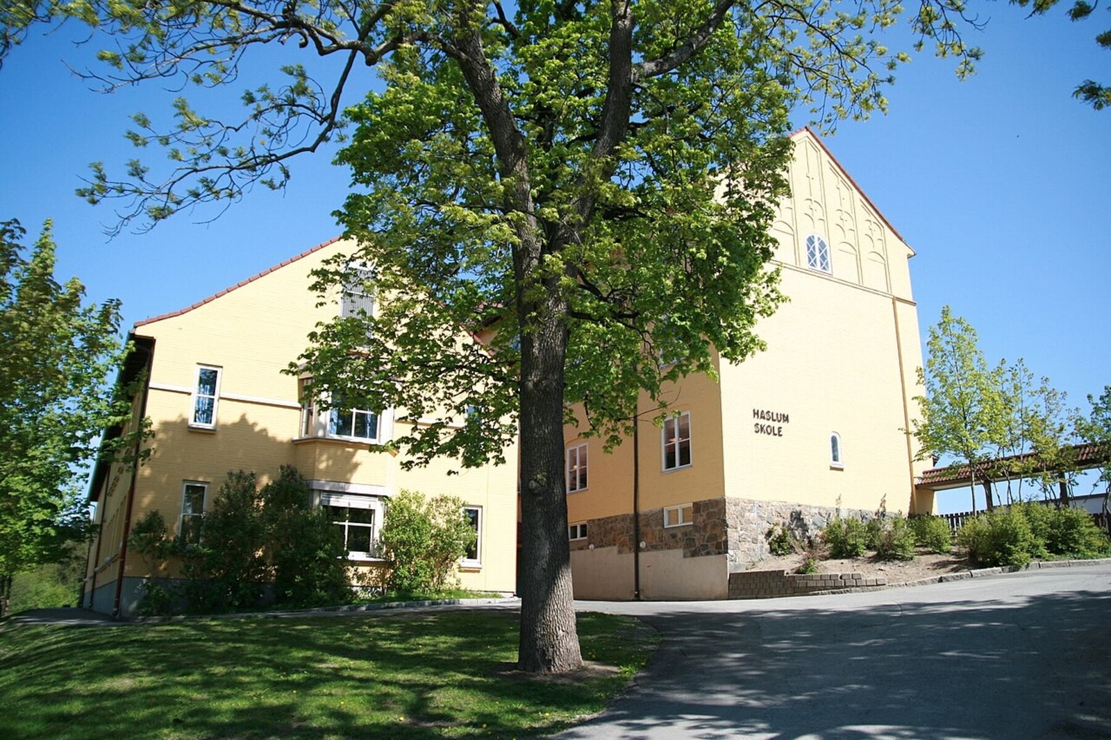 Meget barnevennlig med trygg gangvei til skoler og fritidstilbud Galleribilde