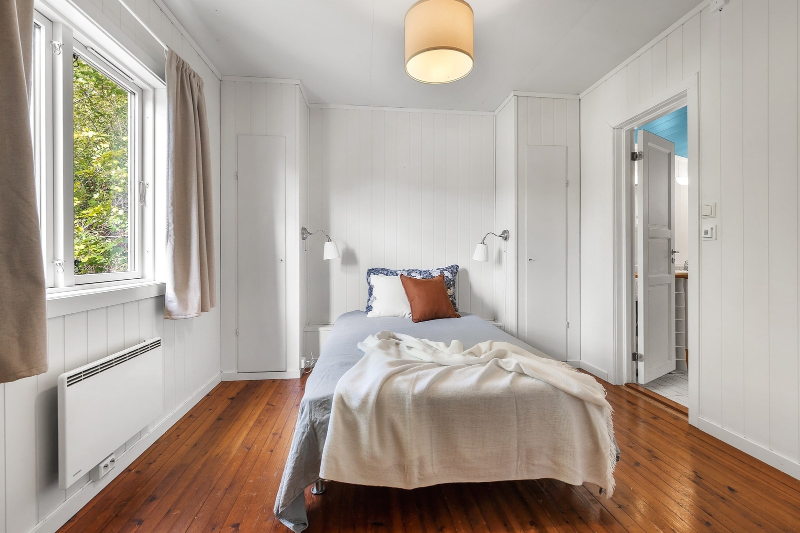 Rom innredet som soverom. Ikke godkjent for varig opphold. Galleribilde