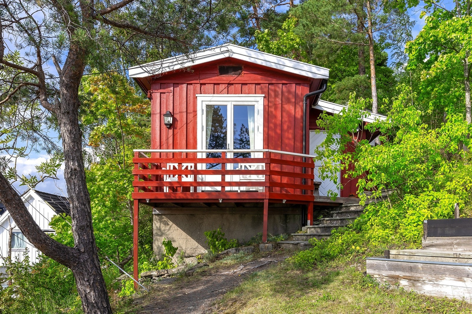 Koselig anneks med flott uteplass og utsikt. Galleribilde