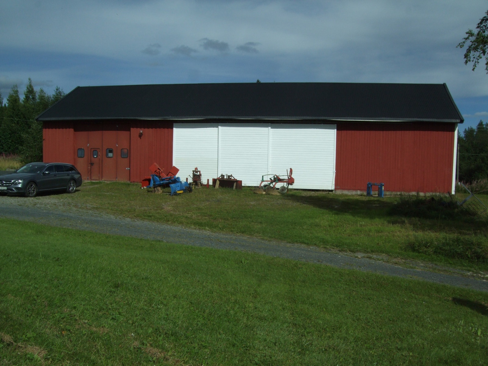 Stor maskingarasje/lager Galleribilde