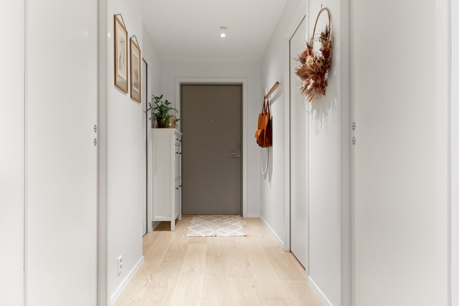 Ytterdøren er utstyrt med Doorman kodelås. Galleribilde