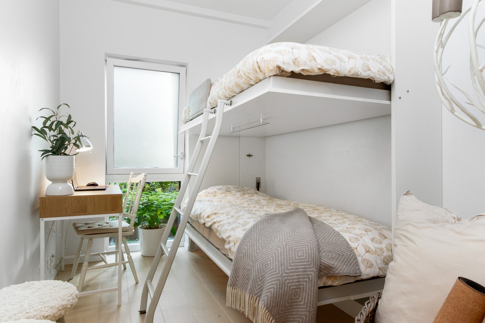 Soverom 2 er fleksibelt i bruk, og kan passe som barnerom, gjesterom eller hjemmekontor. Galleribilde