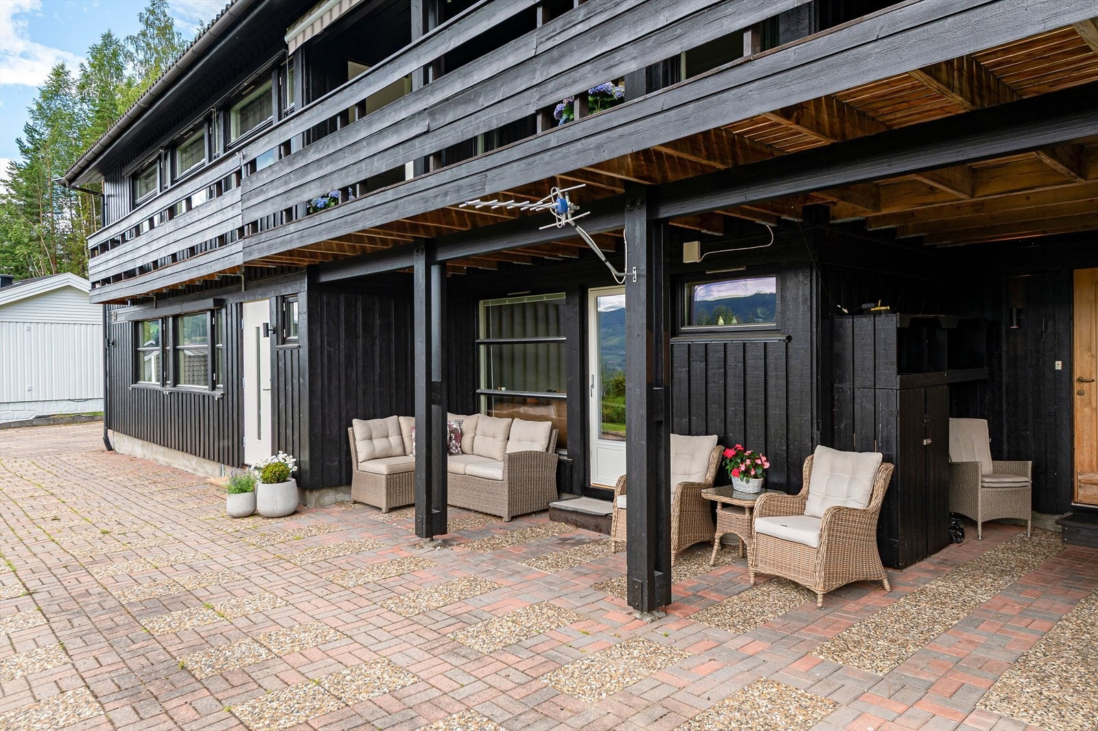 Fin uteplass til hybel Galleribilde