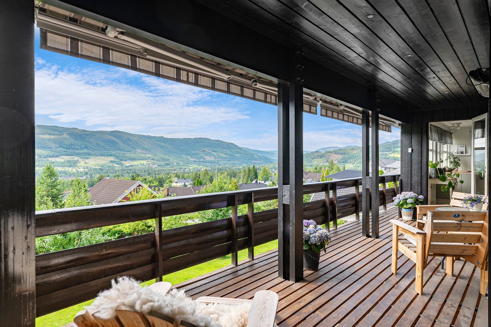 Høyt og fritt beliggende uten eiendommer bak Galleribilde