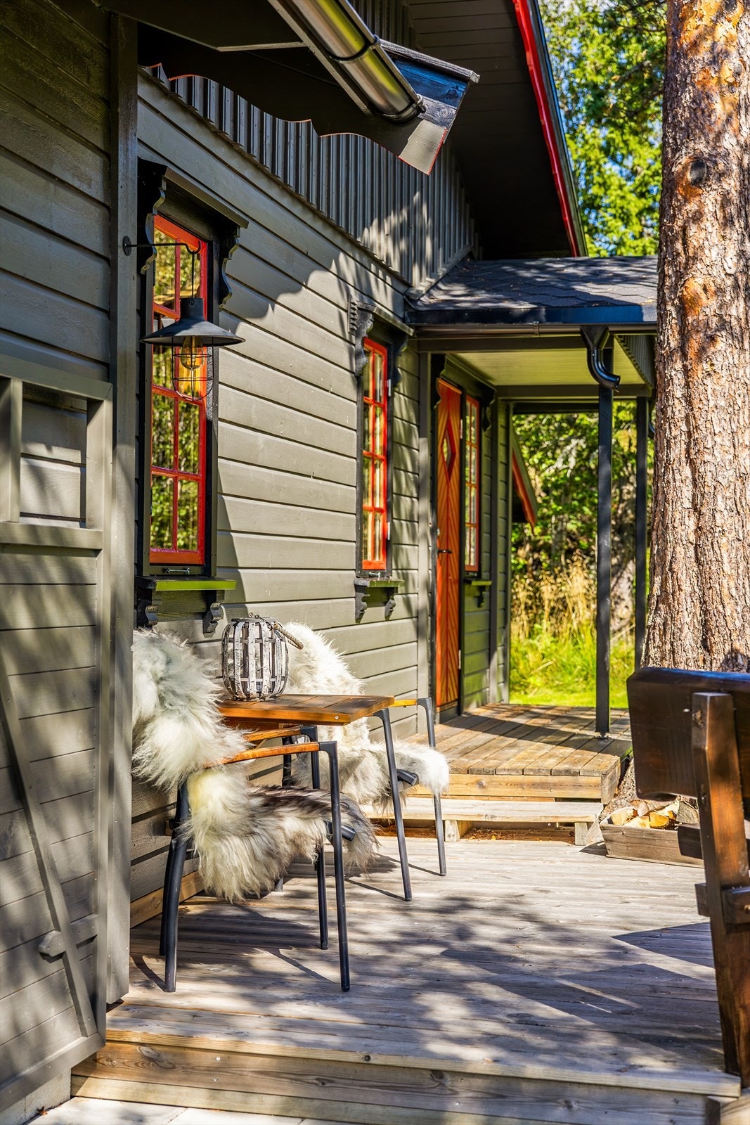 Her nytes frokostene i godvær. Galleribilde