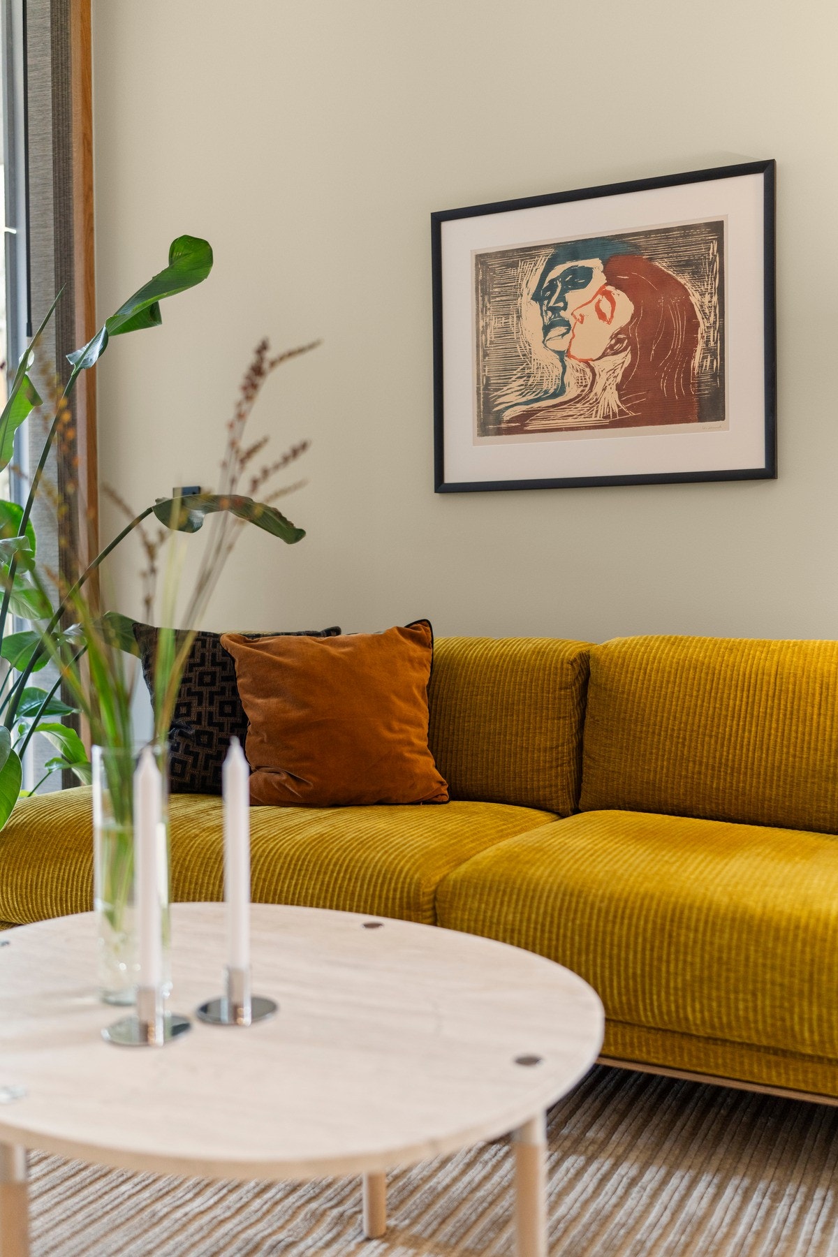 Her kan det enkelt innredes med sofagruppe, TV-anlegg og spiseseksjon. Galleribilde
